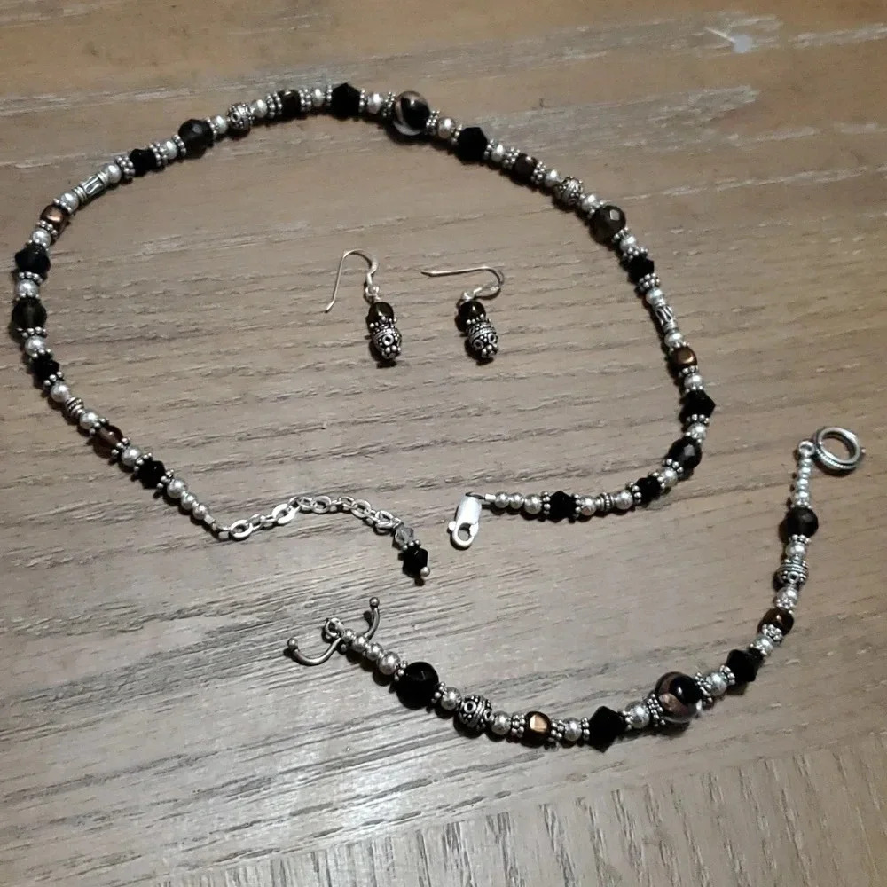 Silver Beaded with chrystal beads 3 pc jewelry set. Necklace. bracelet earrings